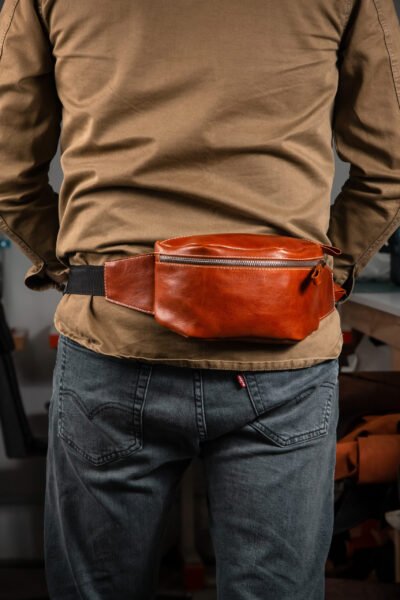 Бананка чоловіча, шкіряна сумка на пояс