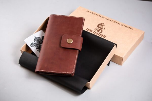 Вироби Lion Leather: шлях від майстерні до покупця