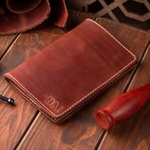 Персоналізовані подарунки. Обкладинка на паспорт з тисненням. Lion Leather