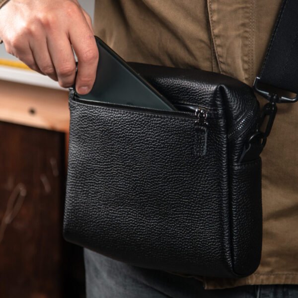 Шкіряна чоловіча сумка через плече City чорна, сумка мессенджер - Зображення 4
