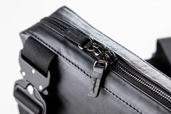 Барсетка шкіряна, чоловіча сумка через плече Sling чорна - Зображення 4