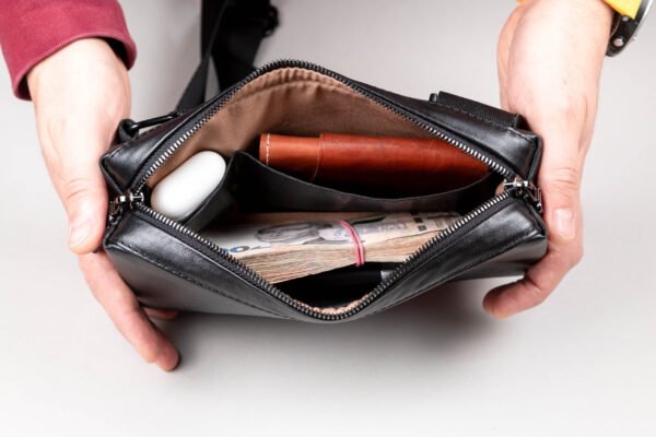 Барсетка шкіряна, чоловіча сумка через плече Sling чорна - Зображення 5