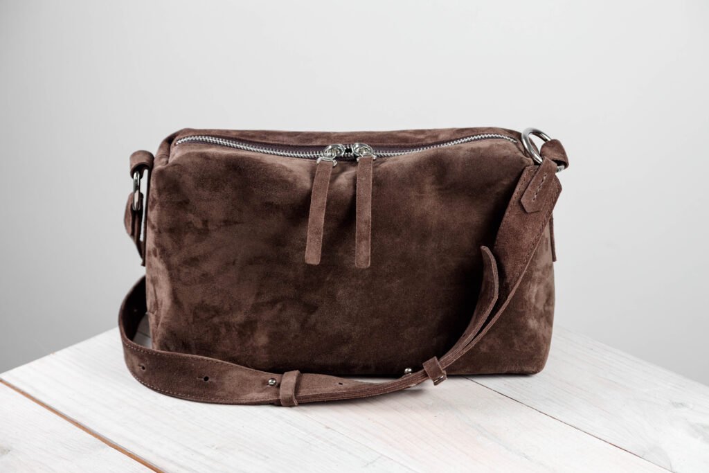 Жіноча замшева сумка Soft new шоколадна, вигляд спереду