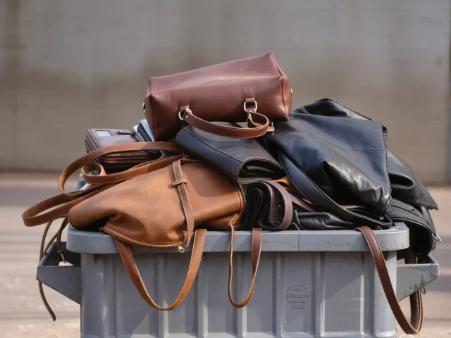 Натуральна чи штучна шкіра: що екологічніше та довговічніше? стаття Lion Leather