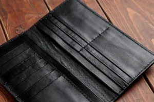 Скільки служить шкіряний гаманець
